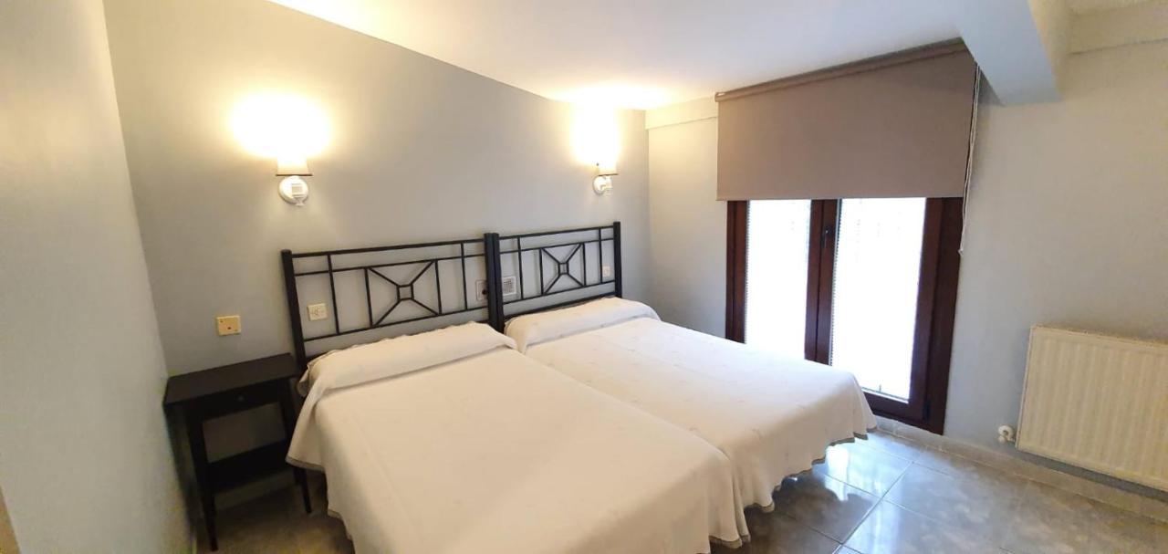 Hotel La Quinta Cue Eksteriør billede